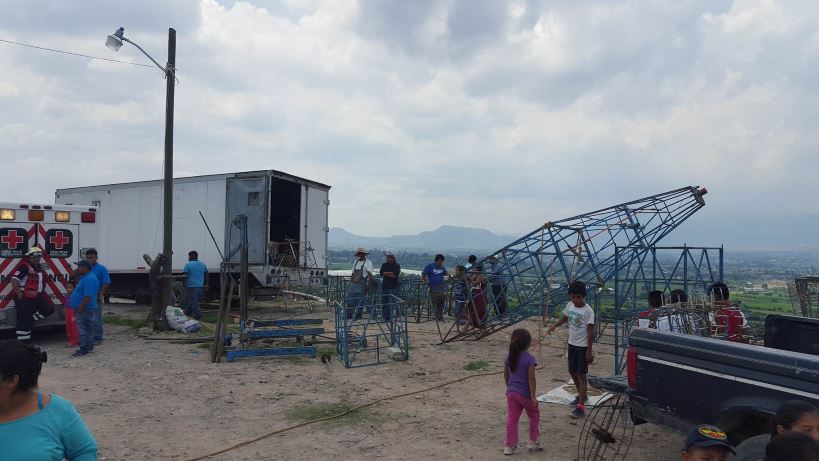 Colapsa Torre Pirotécnica en Ixmiquilpan